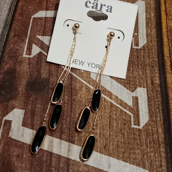 Gold and black drop long earrings. - Picture 3 of 3